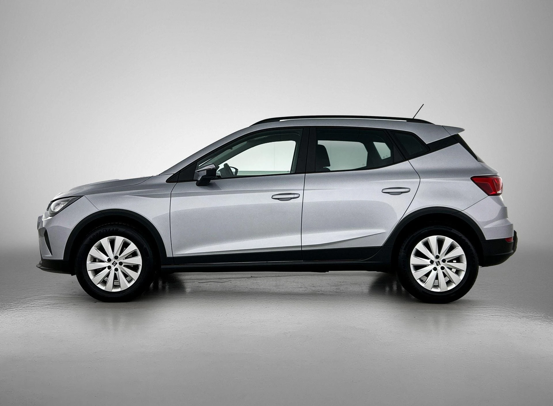 SEAT Arona met kenteken R-011-XX – autofoto 4