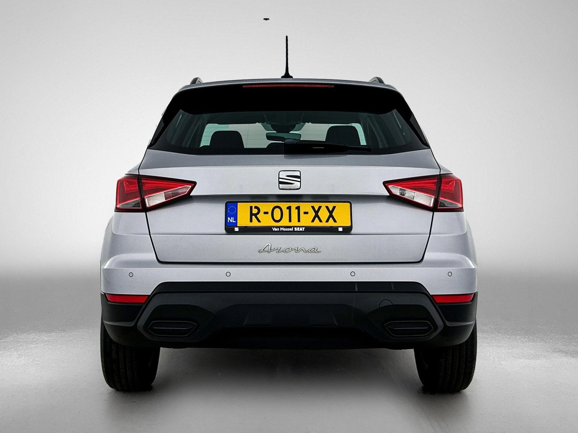 SEAT Arona met kenteken R-011-XX – autofoto 5