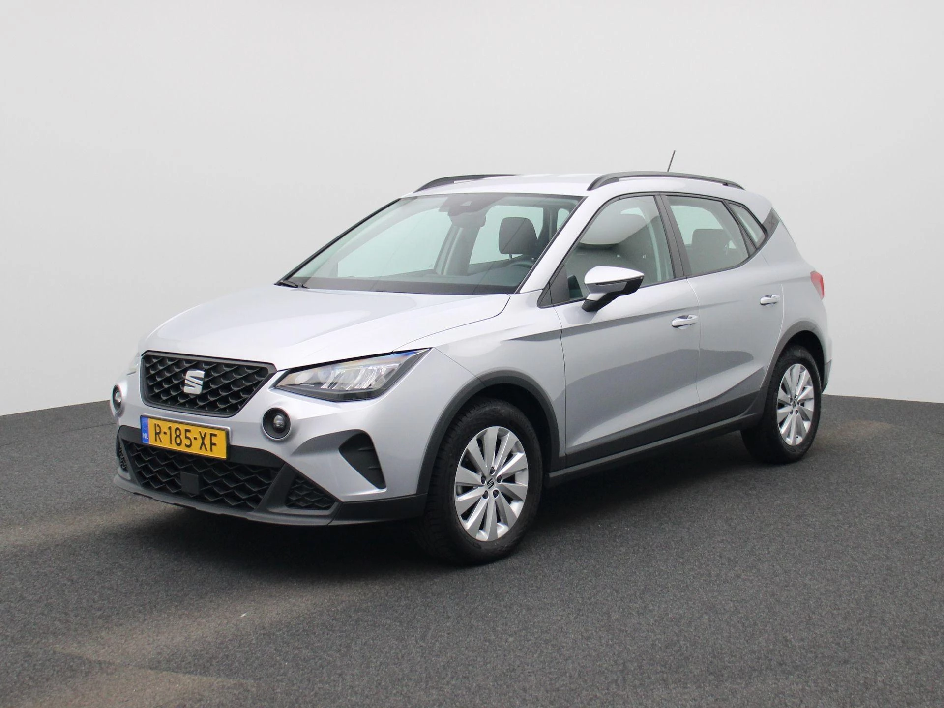 SEAT Arona met kenteken R-185-XF – autofoto 2