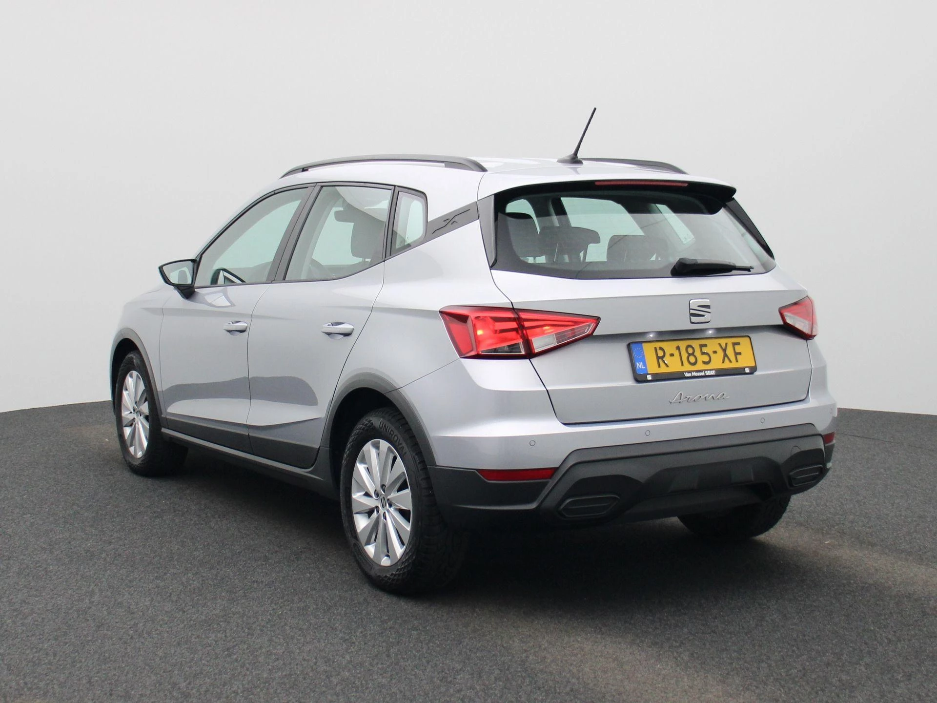 SEAT Arona met kenteken R-185-XF – autofoto 3