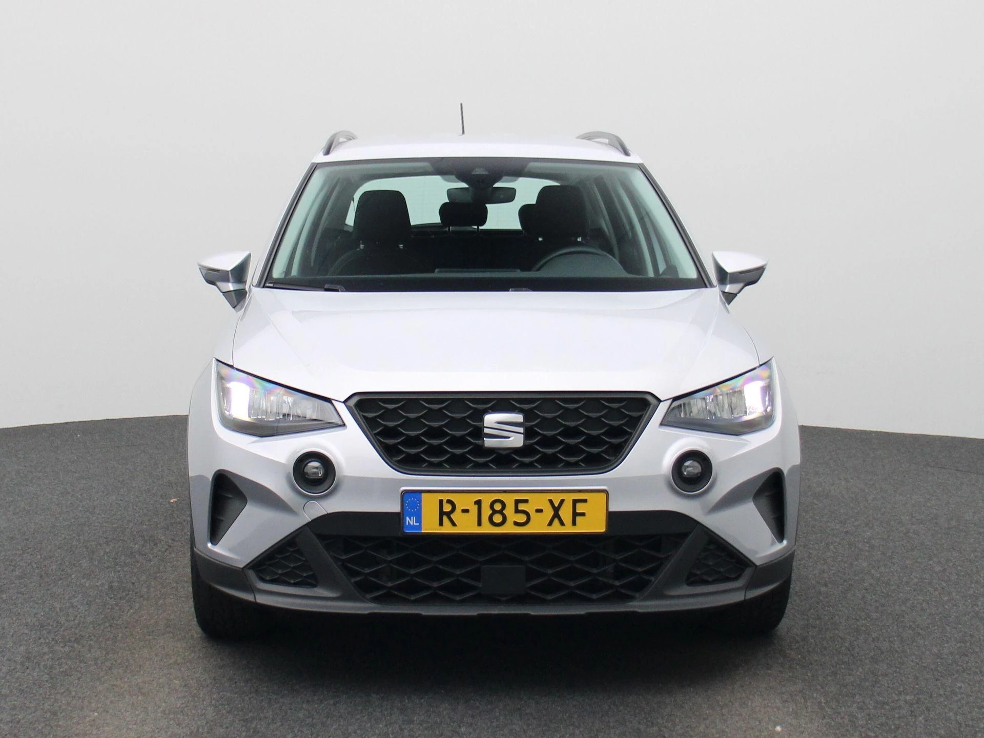 SEAT Arona met kenteken R-185-XF – autofoto 4