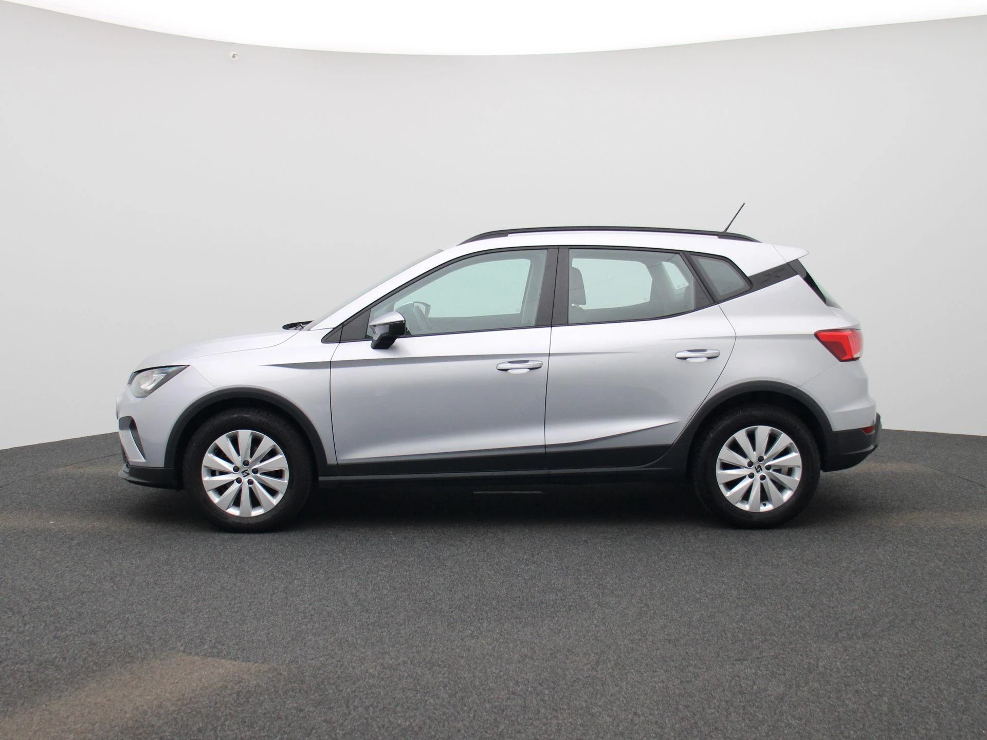 SEAT Arona met kenteken R-185-XF – autofoto 5