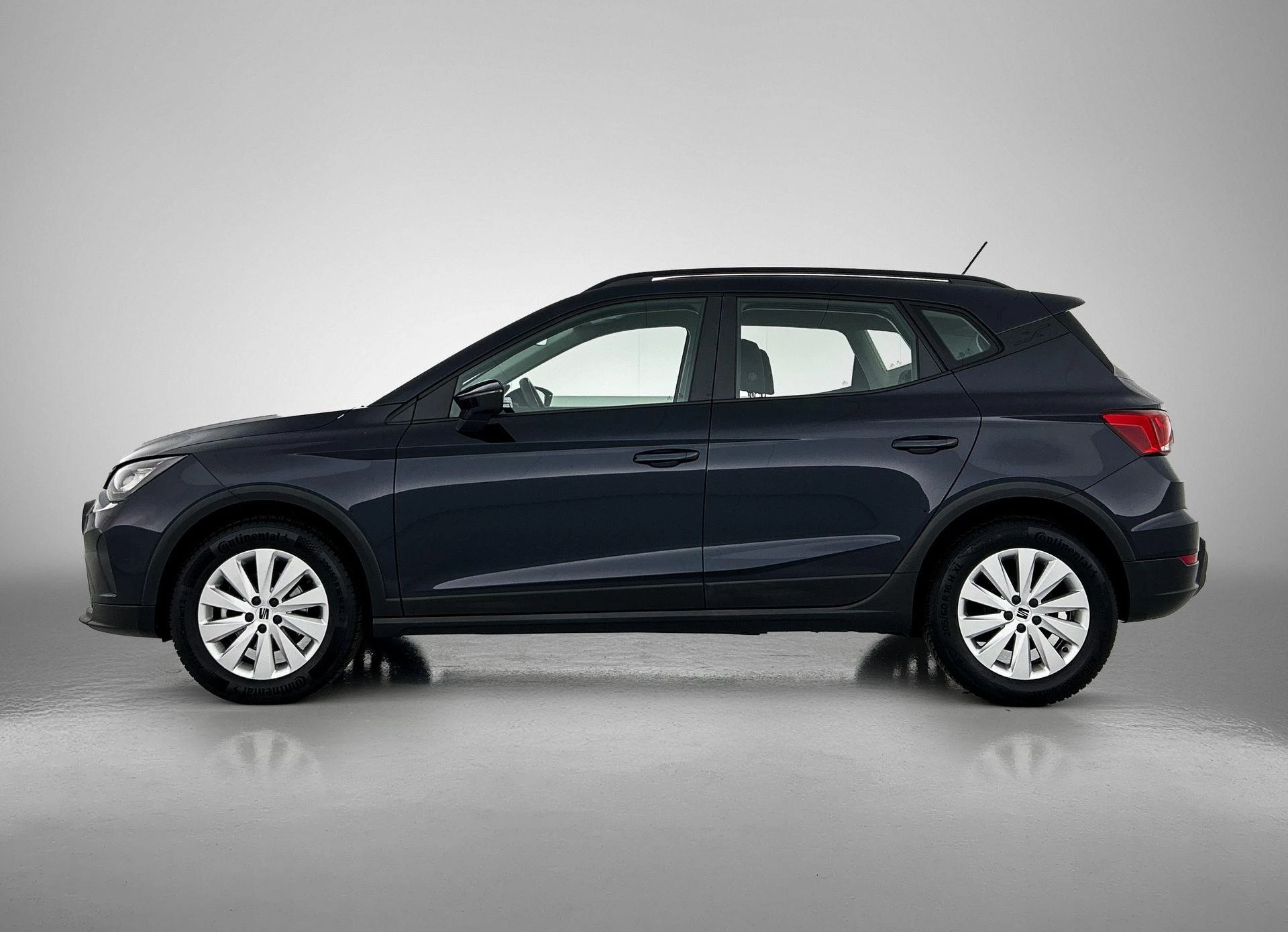 SEAT Arona met kenteken R-706-VX – autofoto 4