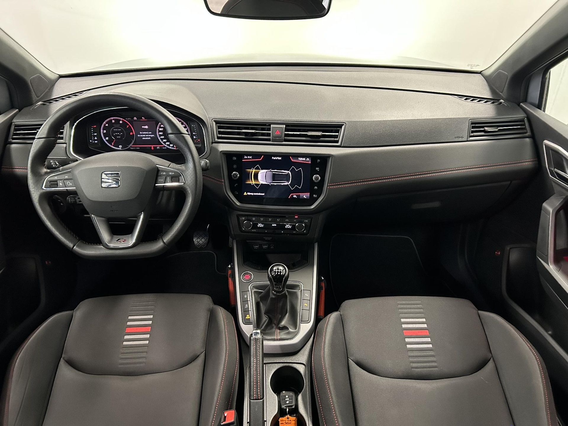 SEAT Arona met kenteken ZT-355-V – autofoto 3