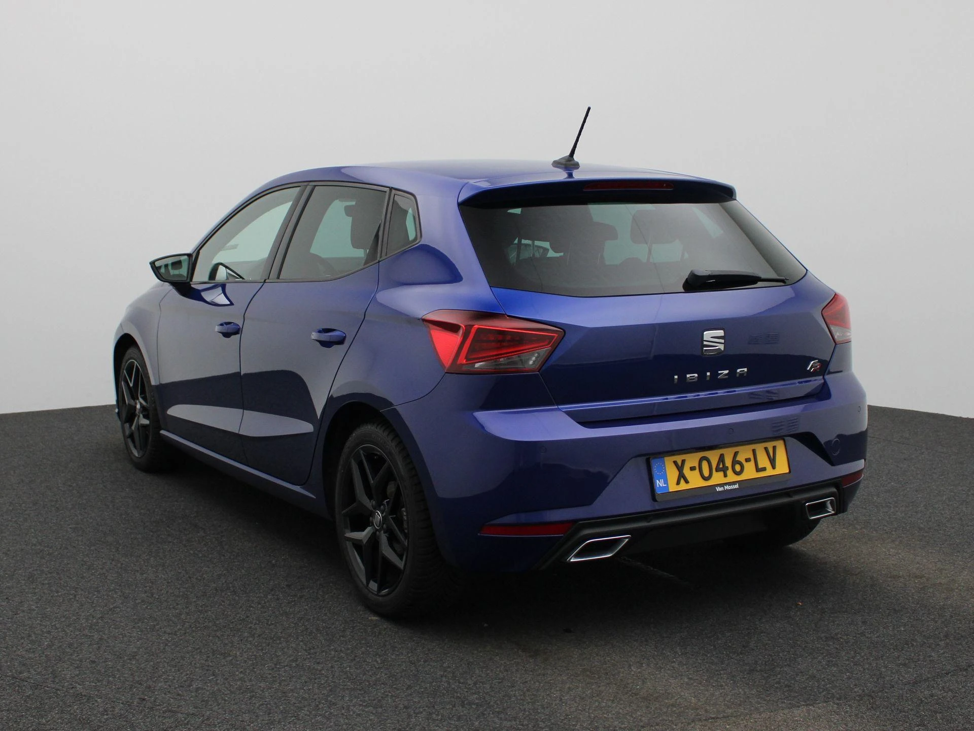 SEAT Ibiza met kenteken 55100 – autofoto 3