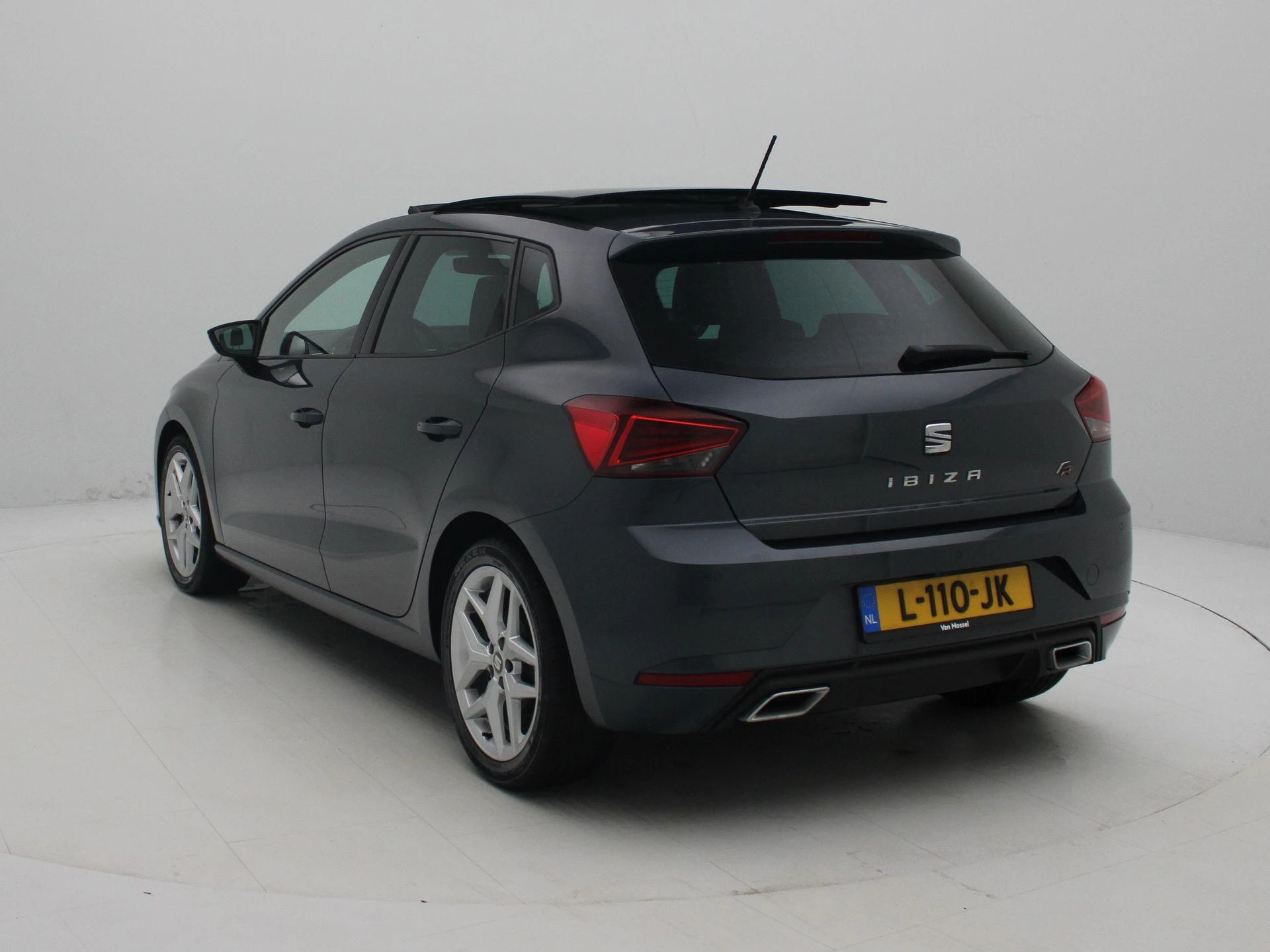 SEAT Ibiza met kenteken L-110-JK – autofoto 3