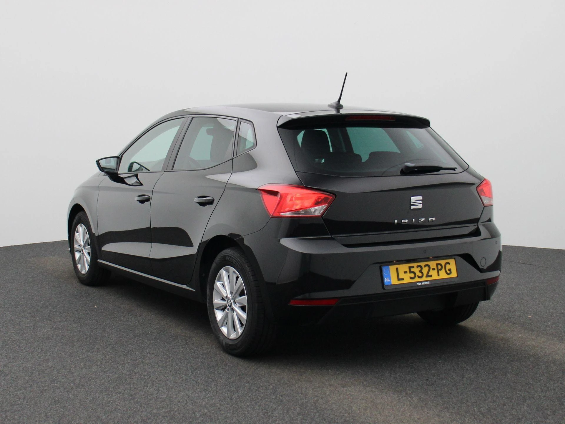 SEAT Ibiza met kenteken L-532-PG – autofoto 3