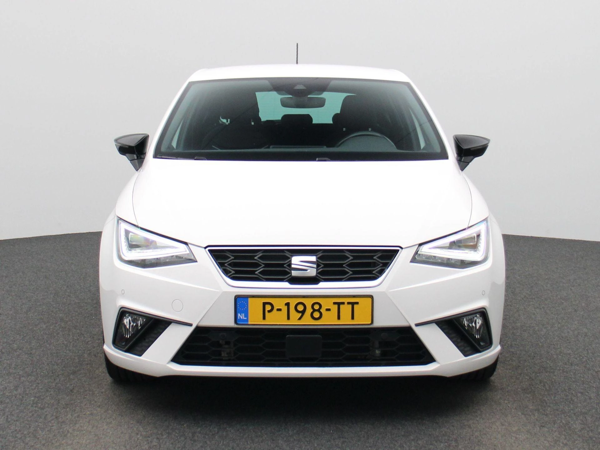 SEAT Ibiza met kenteken P-198-TT – autofoto 4