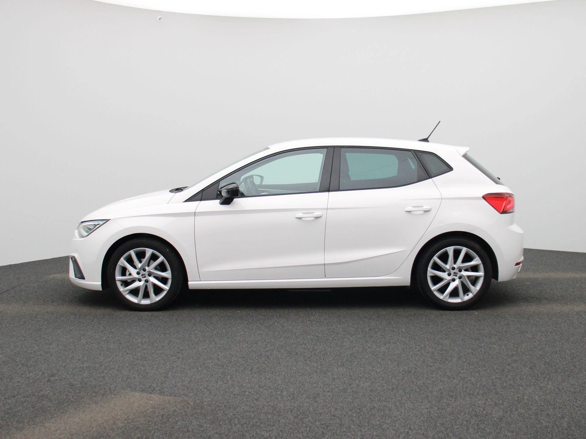 SEAT Ibiza met kenteken P-198-TT – autofoto 5