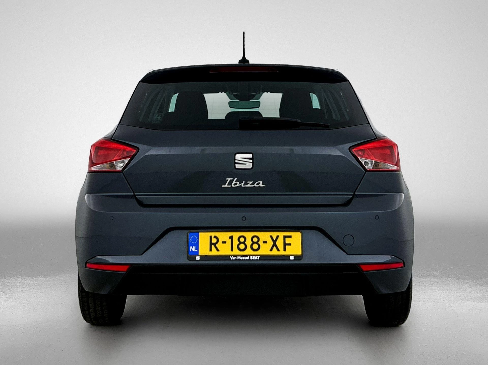 SEAT Ibiza met kenteken R-188-XF – autofoto 5