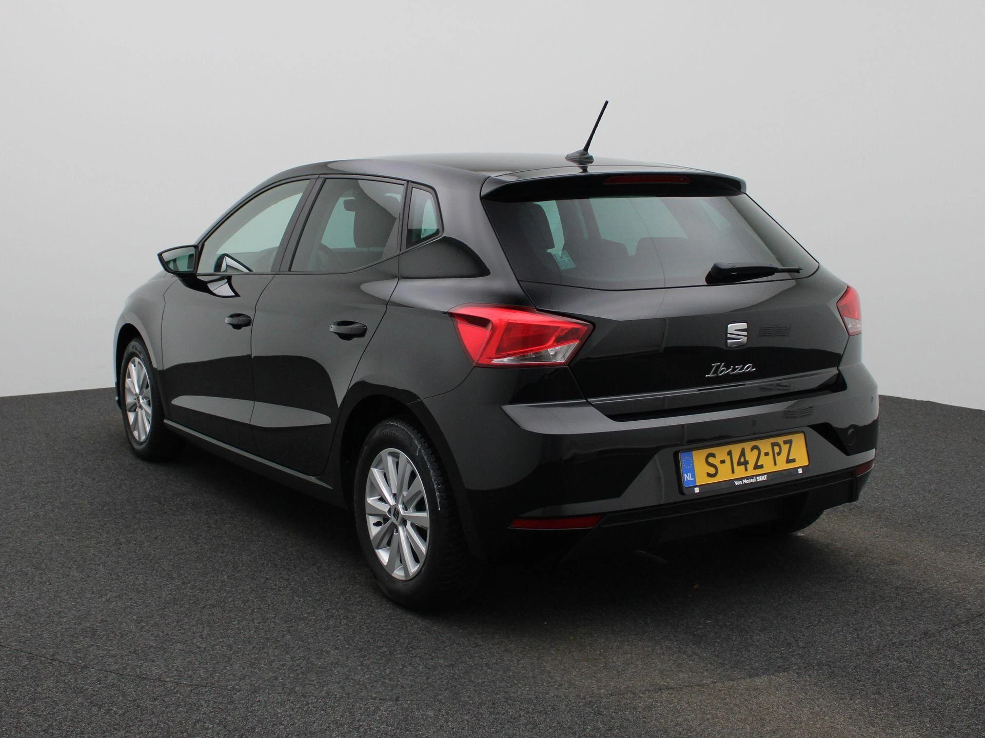 SEAT Ibiza met kenteken S-142-PZ – autofoto 3