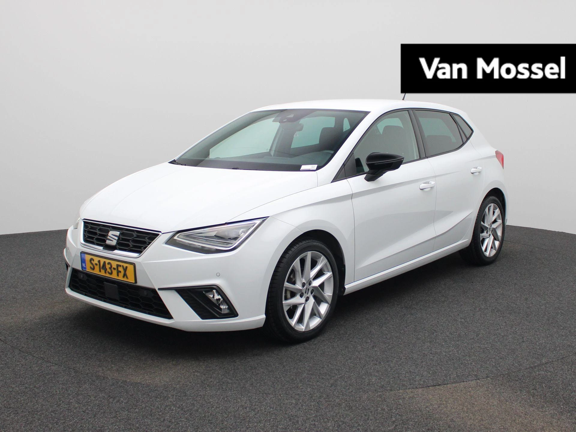 SEAT Ibiza met kenteken S-143-FX – autofoto 2