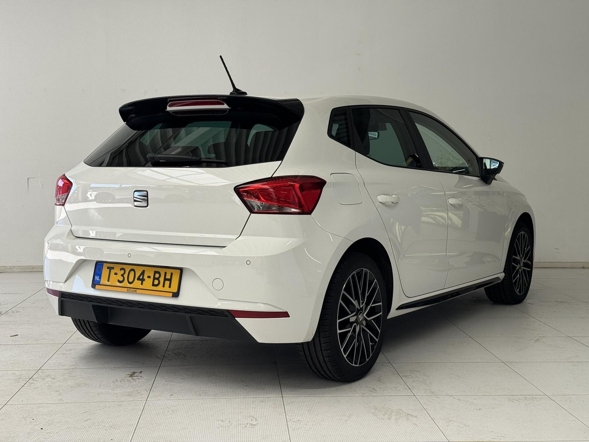 SEAT Ibiza met kenteken T-304-BH – autofoto 2