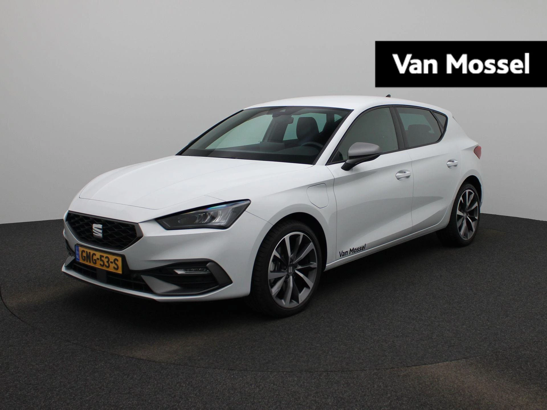 SEAT Leon met kenteken 04100 – autofoto 2