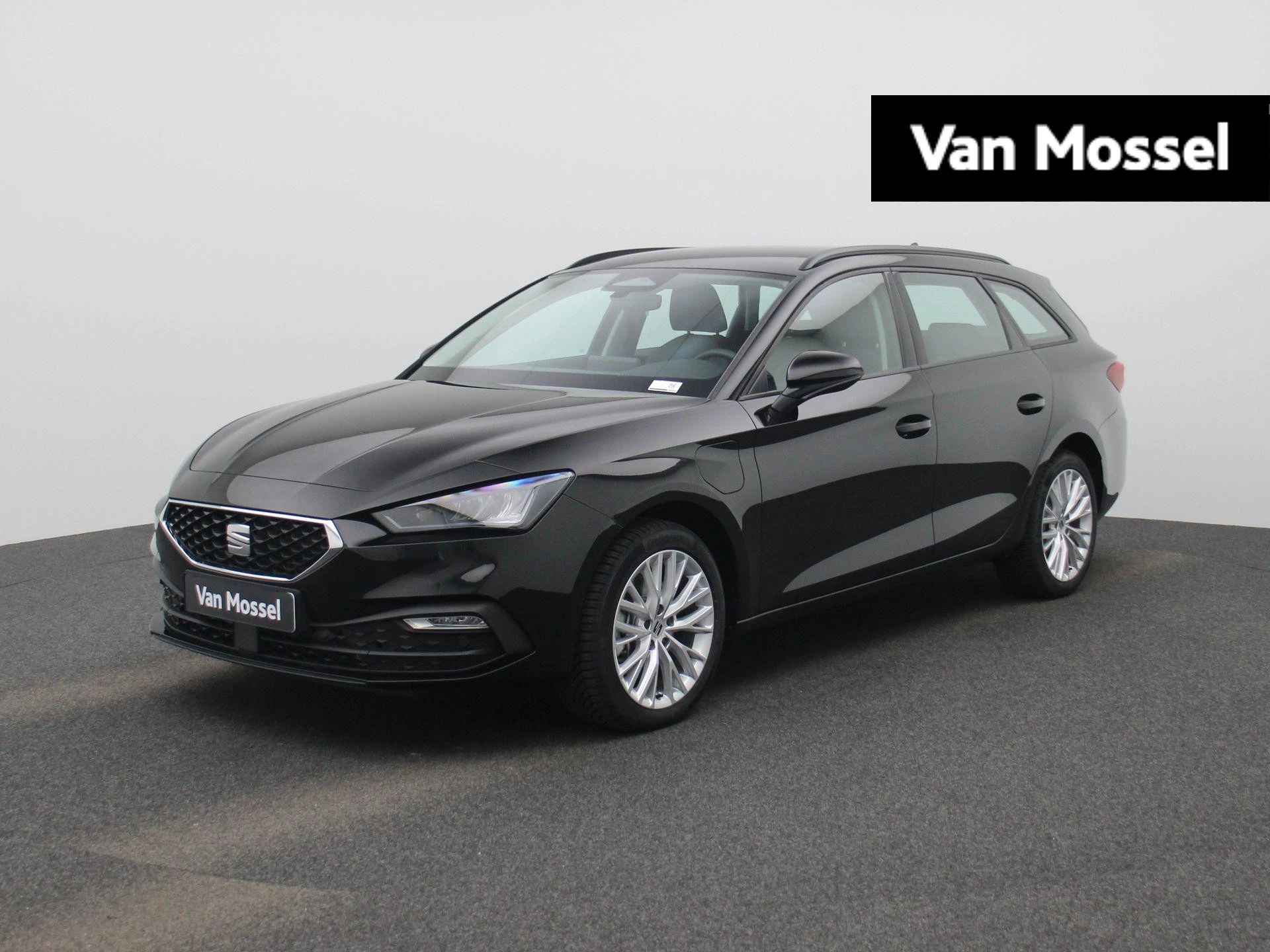 SEAT Leon met kenteken 04100 – autofoto 2