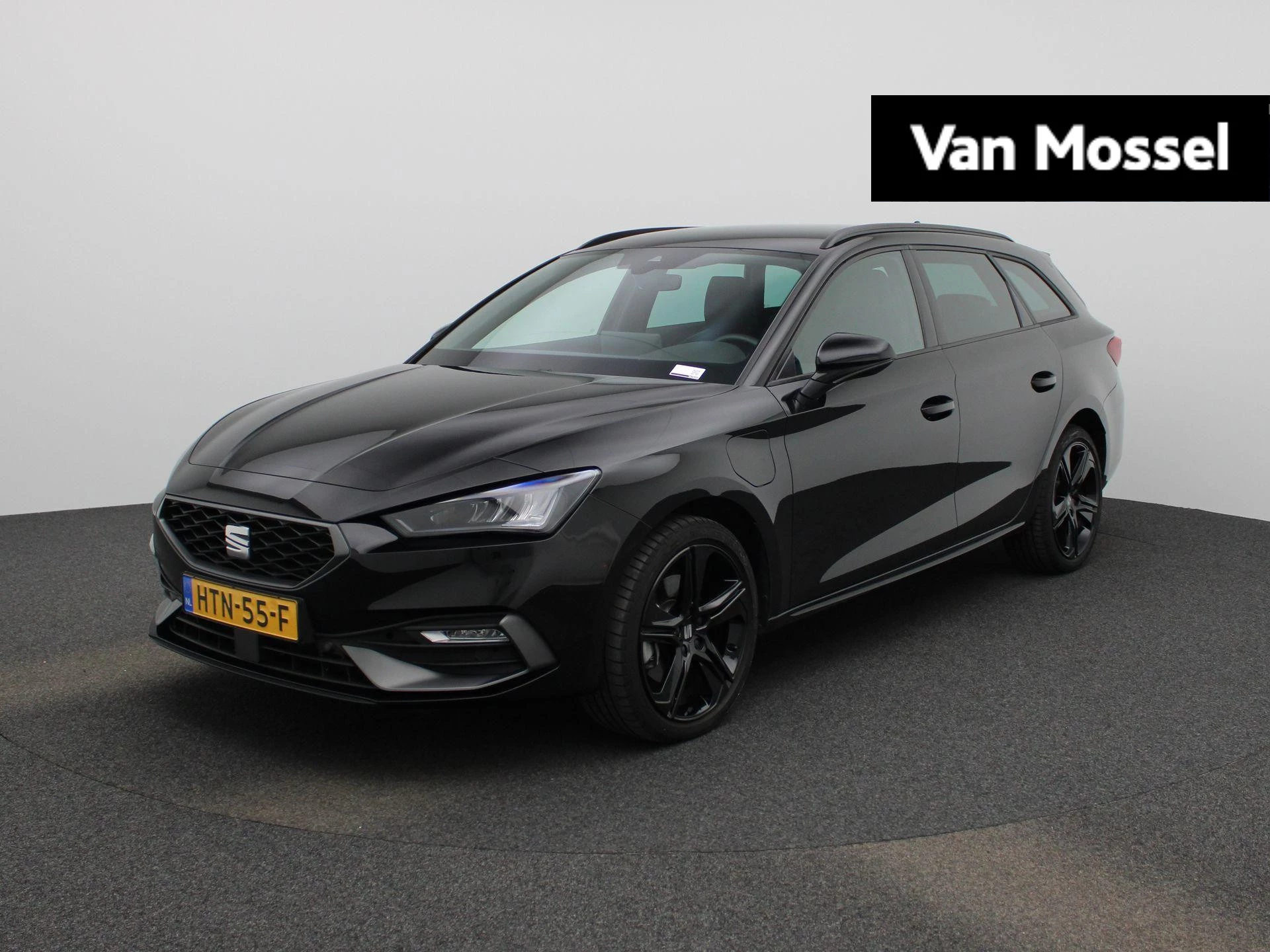 SEAT Leon met kenteken 04100 – autofoto 2