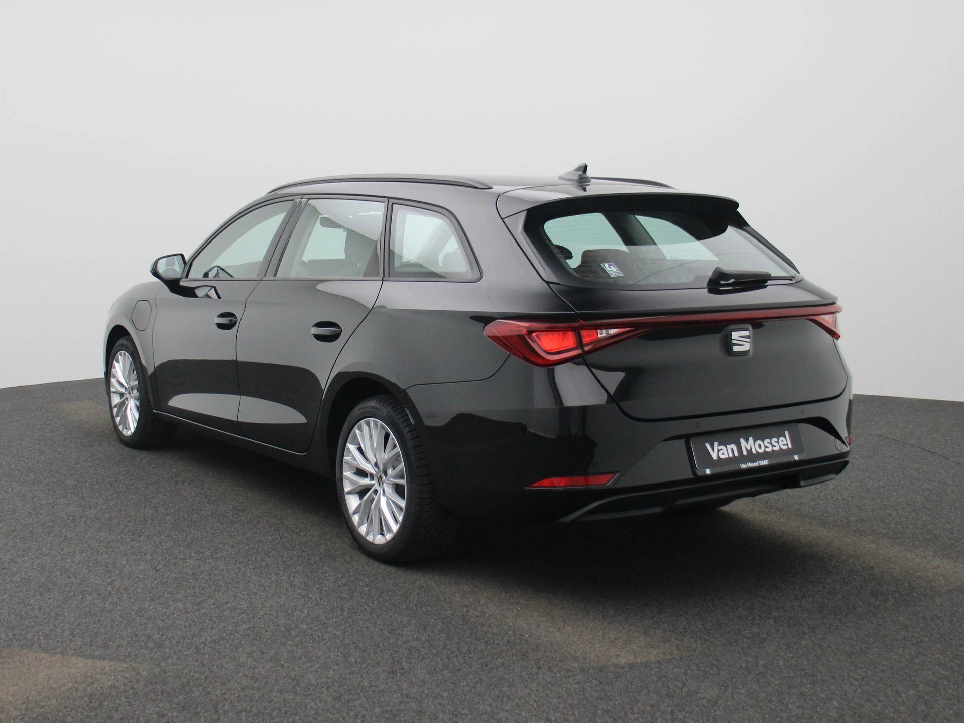 SEAT Leon met kenteken 04100 – autofoto 3