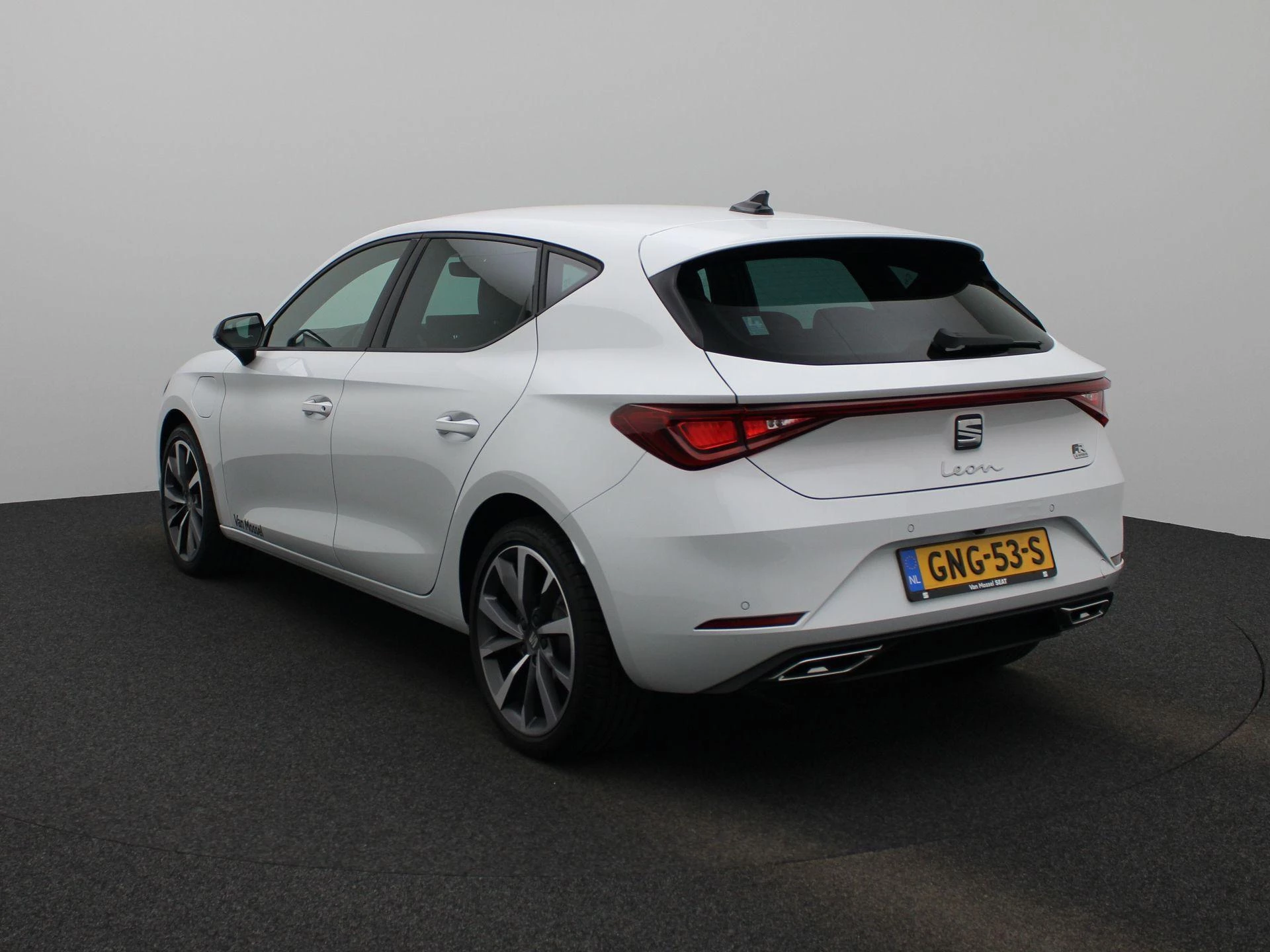 SEAT Leon met kenteken 04100 – autofoto 3