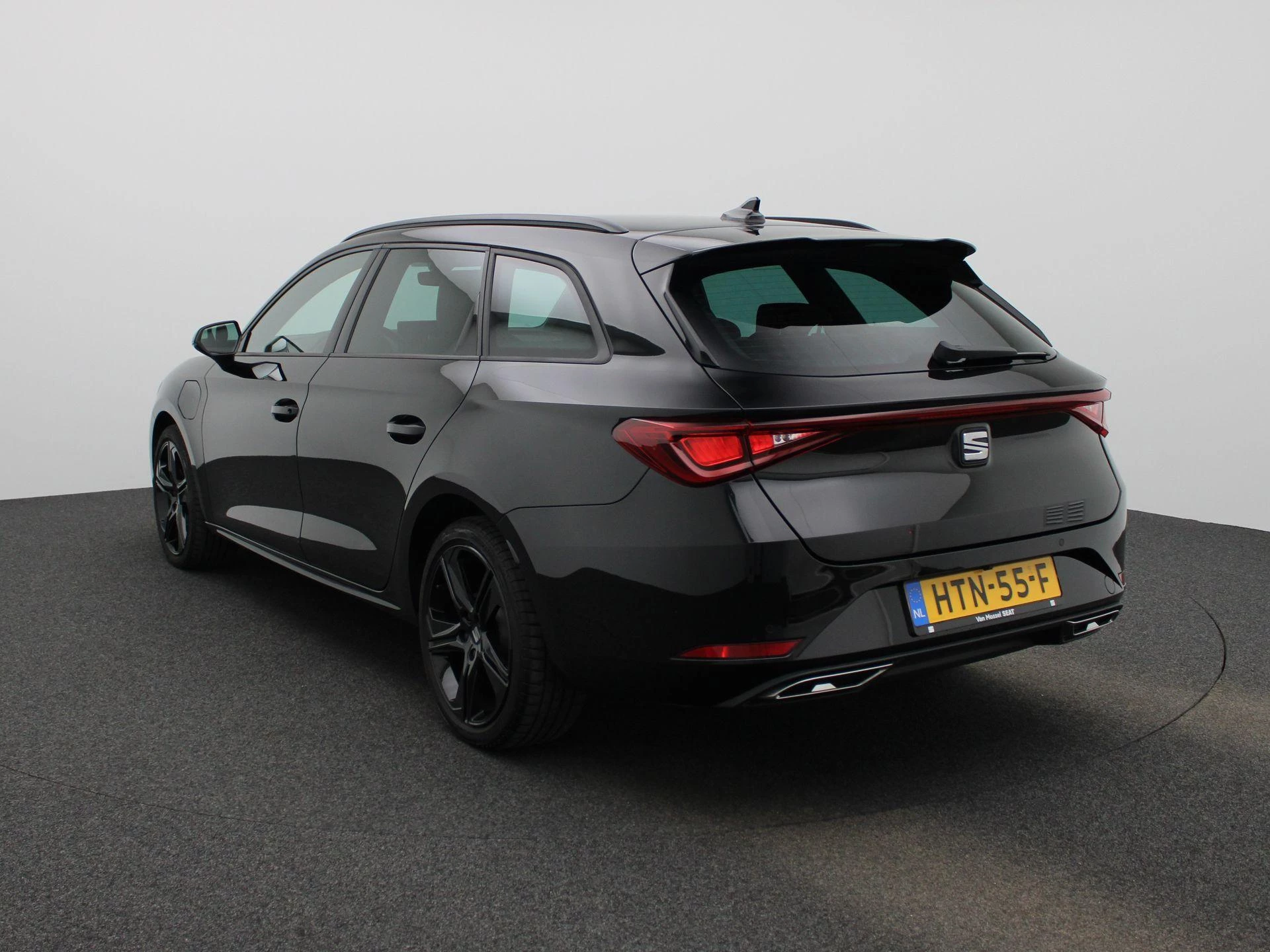 SEAT Leon met kenteken 04100 – autofoto 4