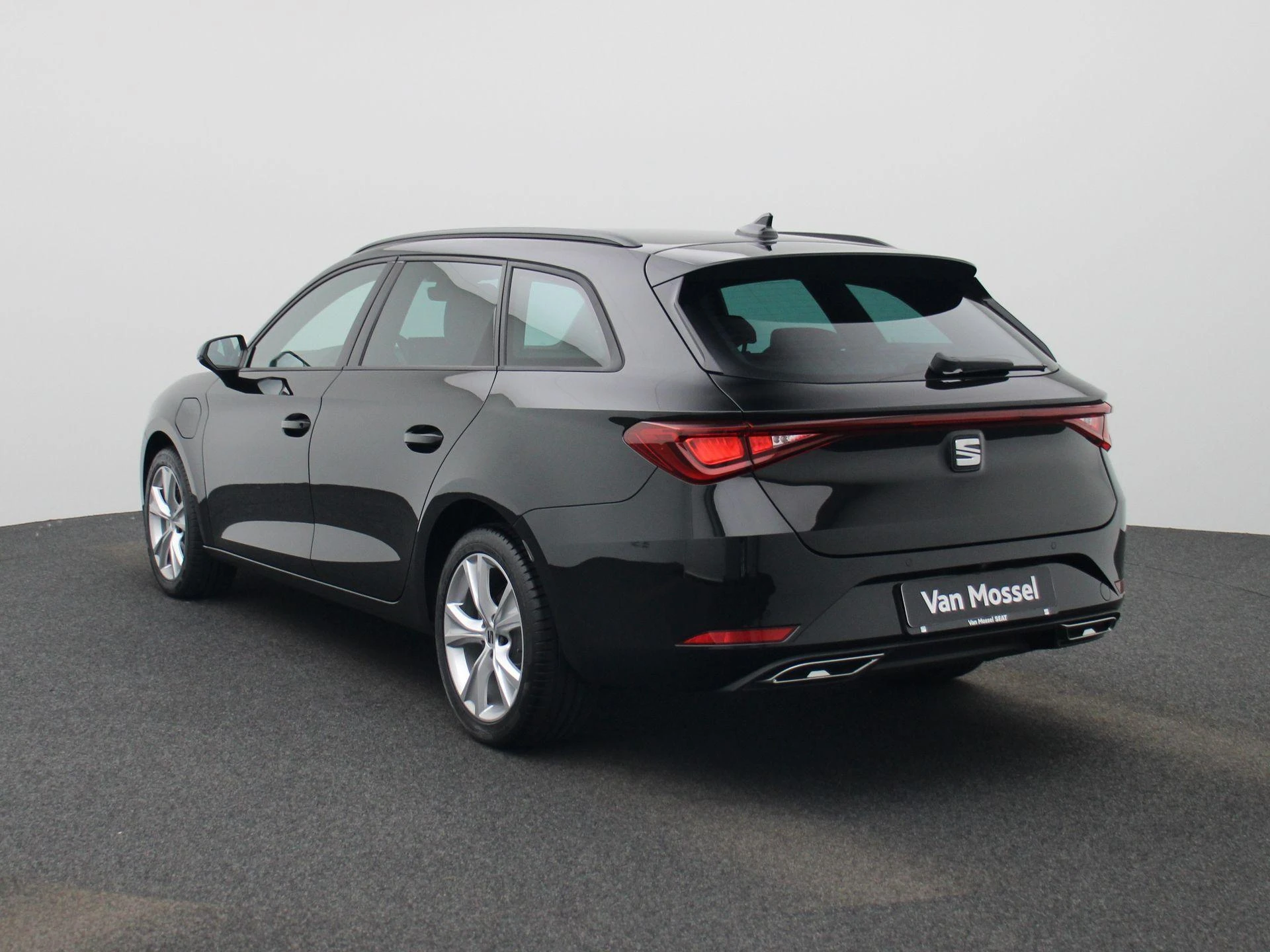 SEAT Leon met kenteken 130 – autofoto 3