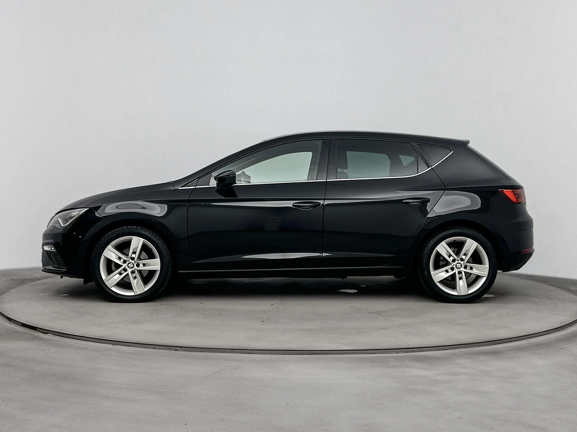 SEAT Leon met kenteken 49100 – autofoto 4