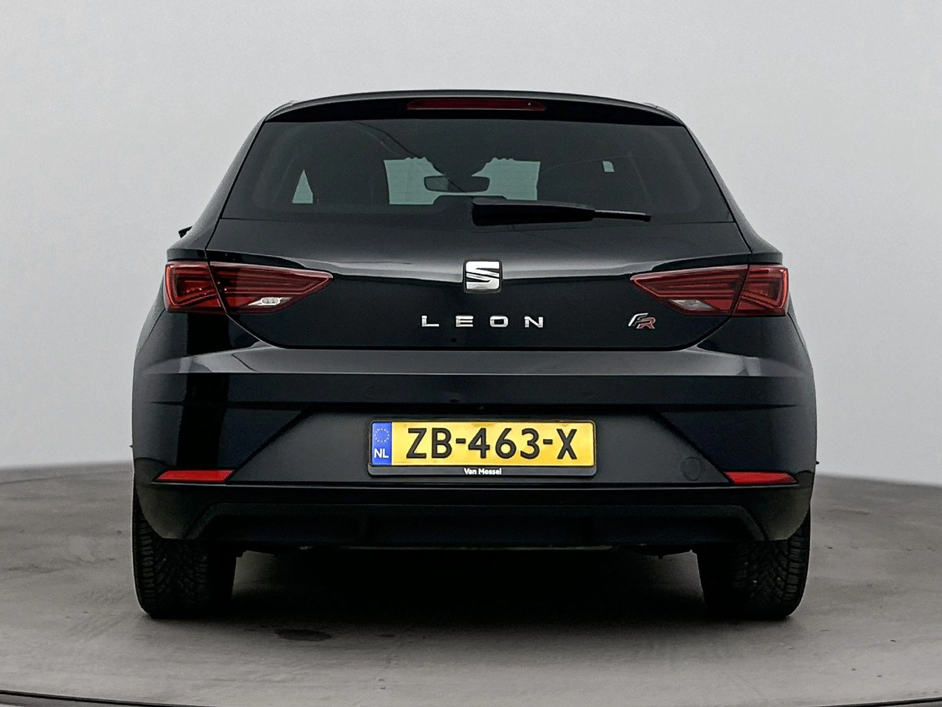 SEAT Leon met kenteken 49100 – autofoto 5