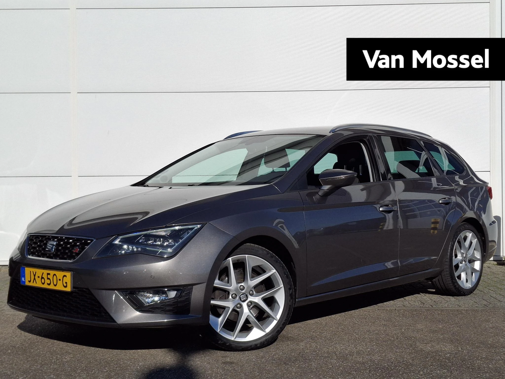 SEAT Leon met kenteken 50100 – autofoto 2