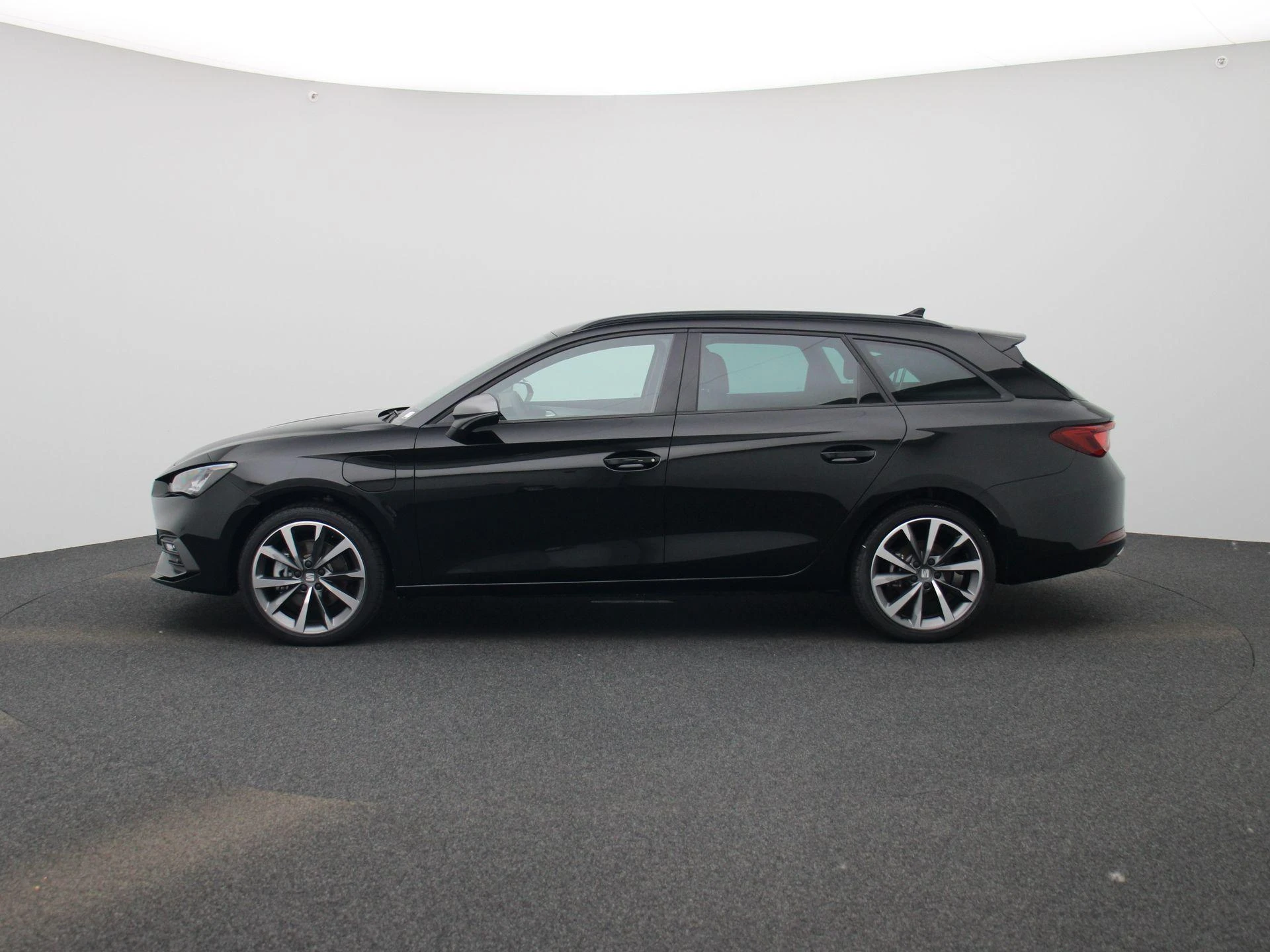 SEAT Leon met kenteken KNV-45-V – autofoto 5