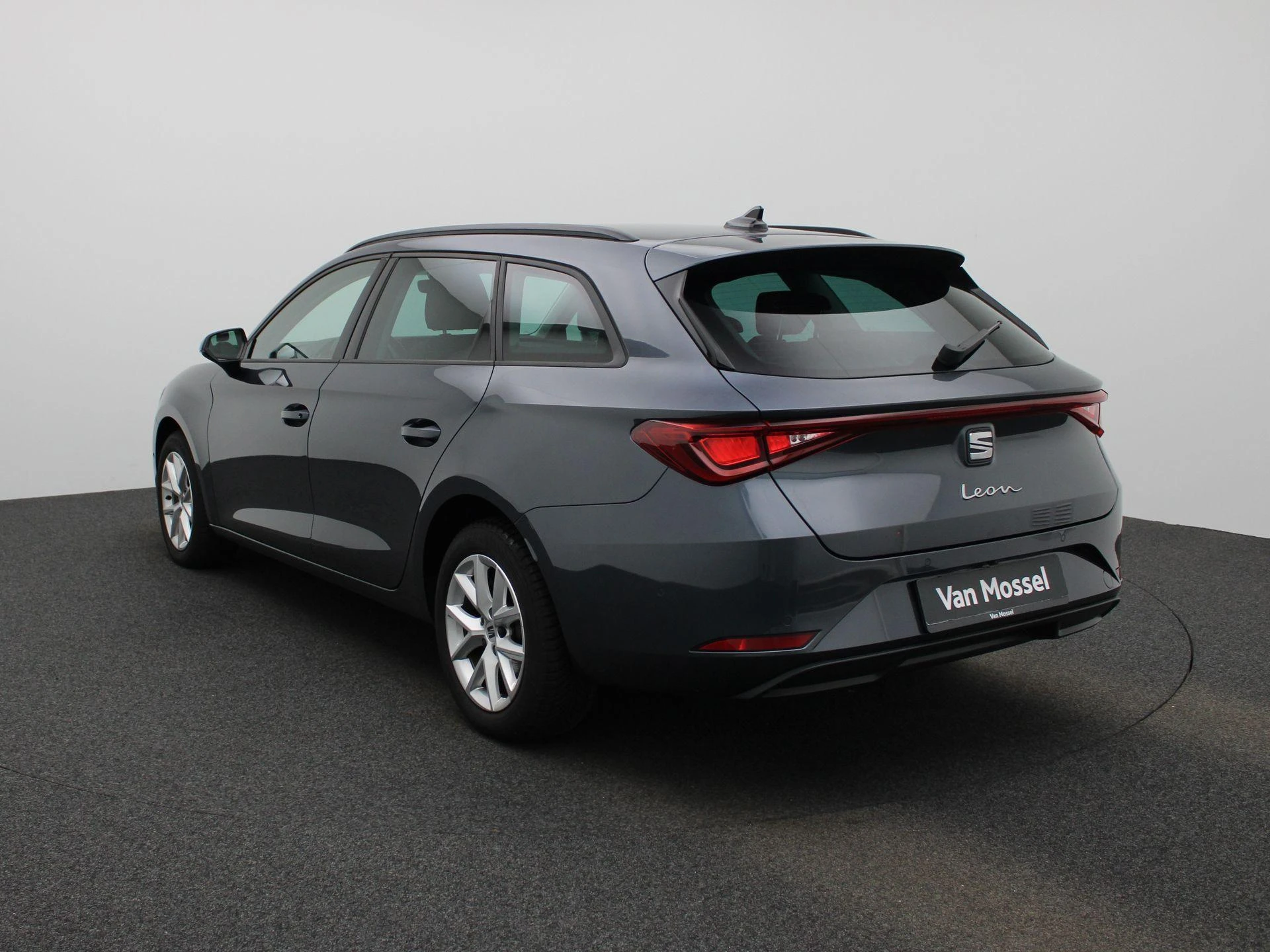 SEAT Leon met kenteken KXT-34-L – autofoto 3