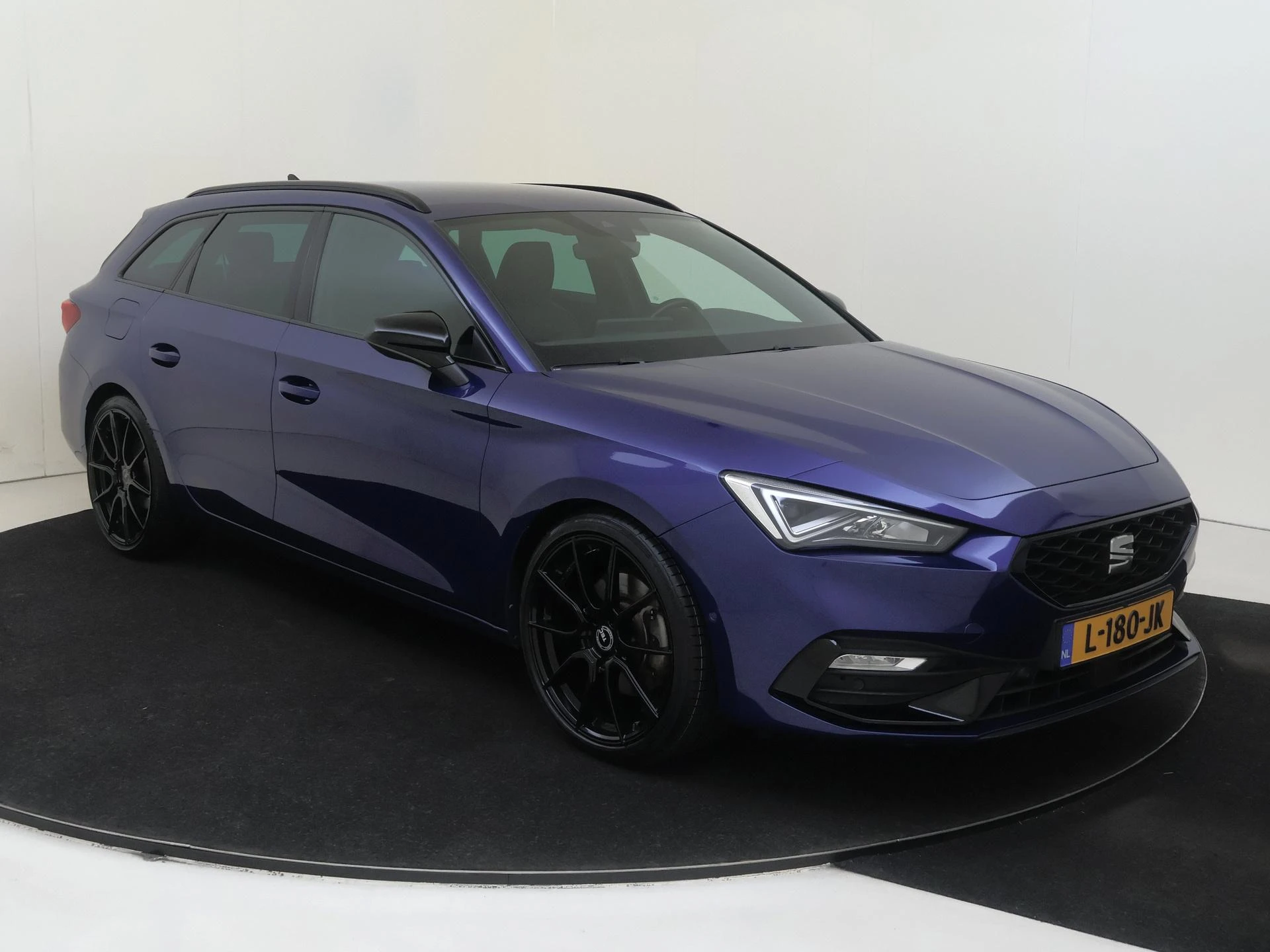SEAT Leon met kenteken L-180-JK – autofoto 3