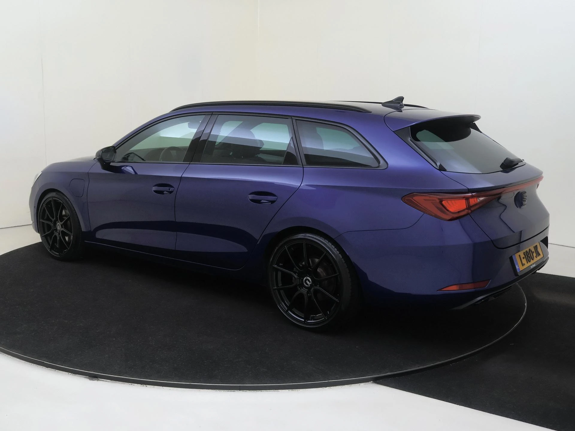 SEAT Leon met kenteken L-180-JK – autofoto 4