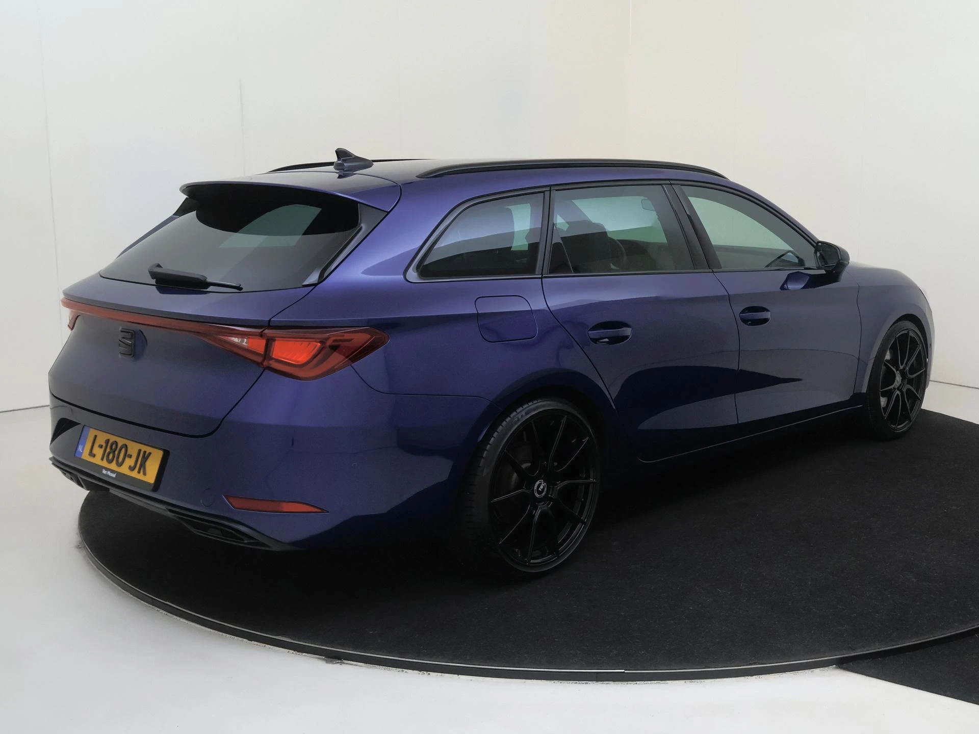 SEAT Leon met kenteken L-180-JK – autofoto 5