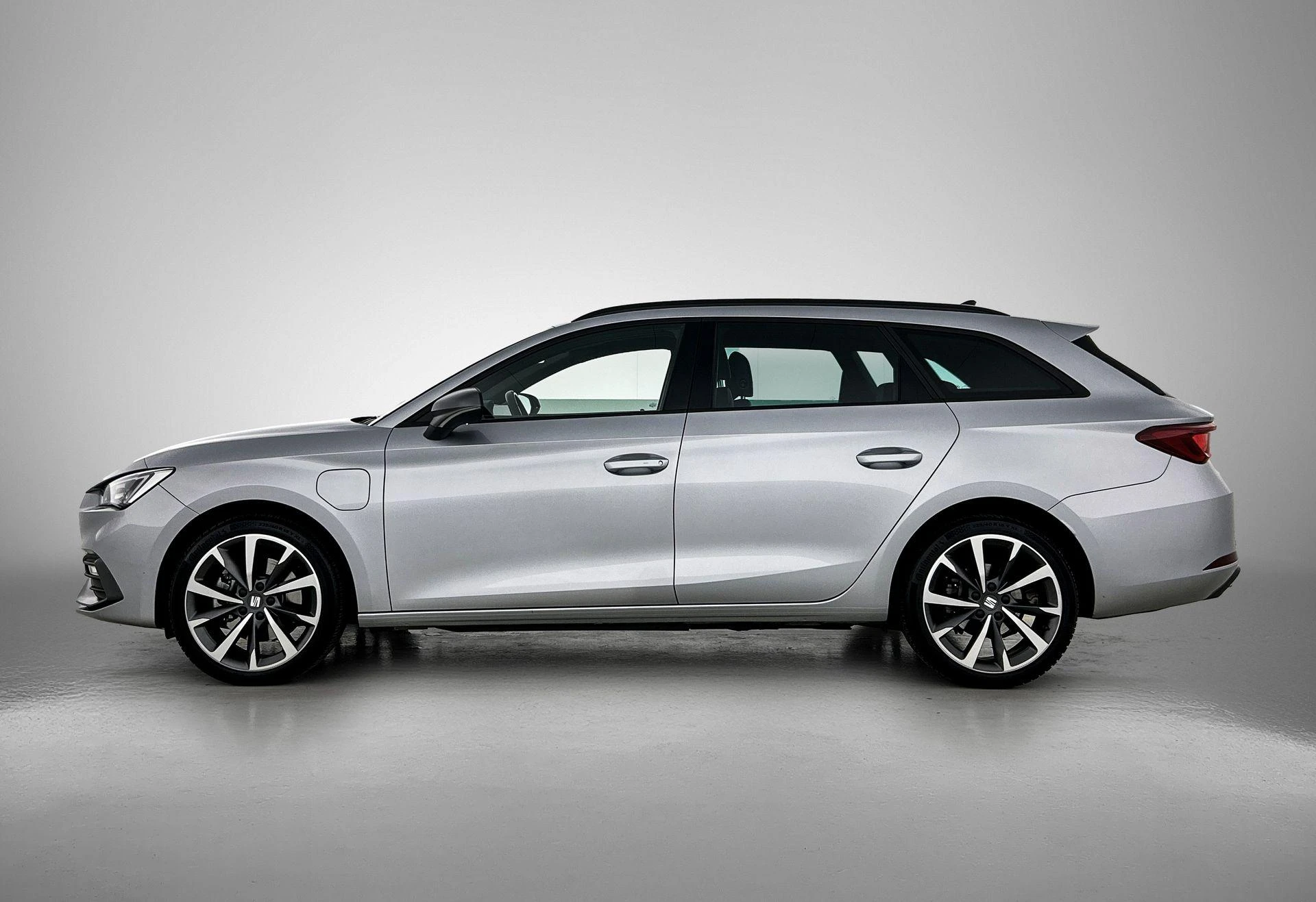 SEAT Leon met kenteken P-218-HP – autofoto 4