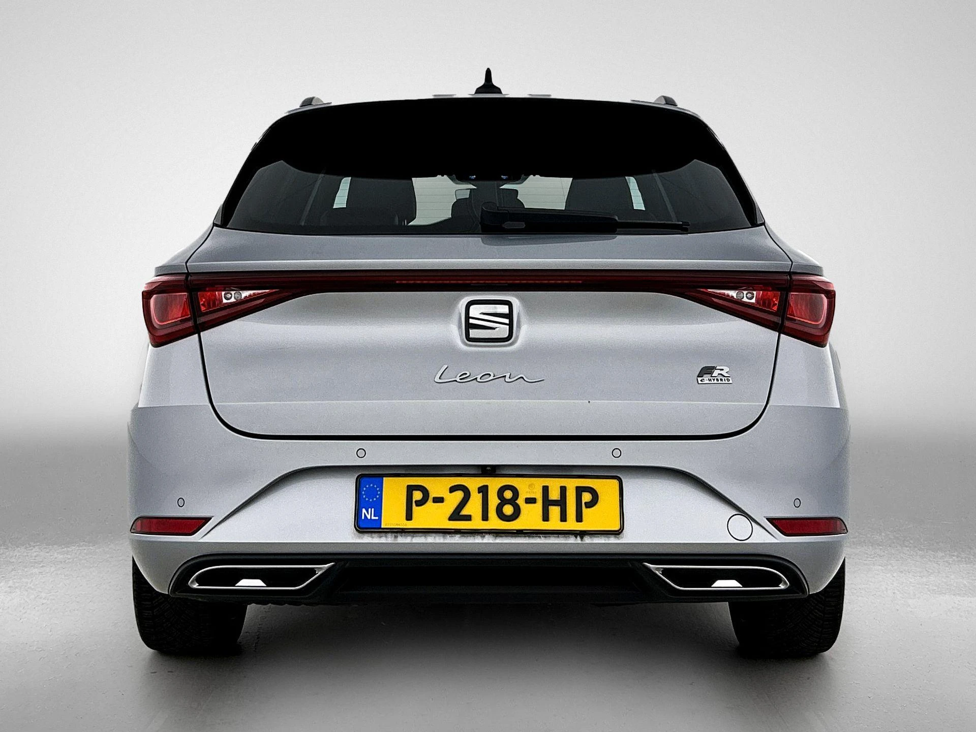 SEAT Leon met kenteken P-218-HP – autofoto 5