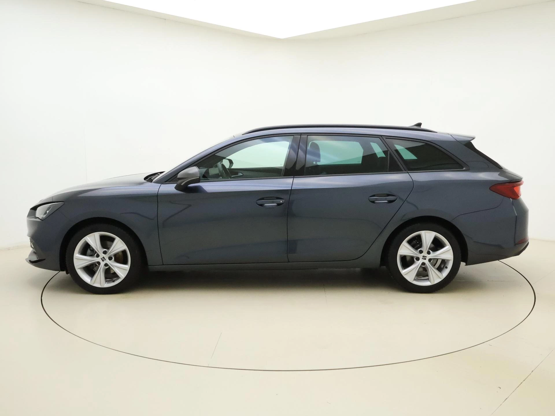SEAT Leon met kenteken R-346-JD – autofoto 3