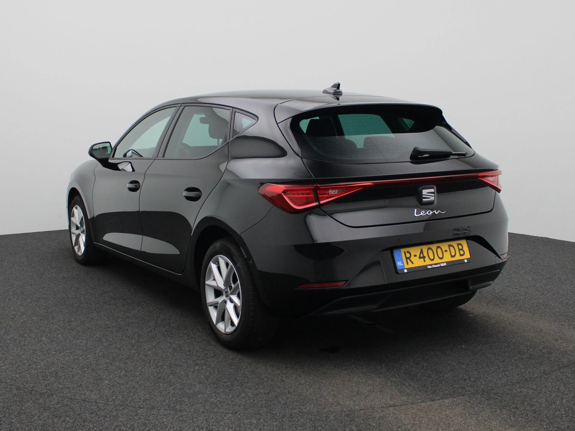 SEAT Leon met kenteken R-400-DB – autofoto 3