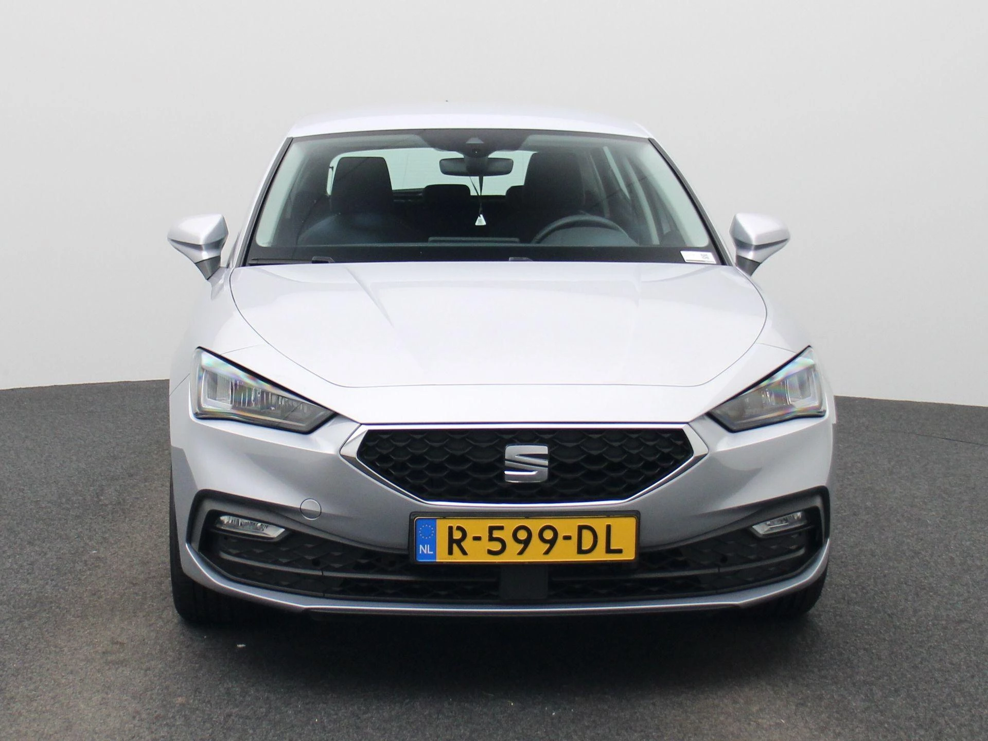 SEAT Leon met kenteken R-599-DL – autofoto 4