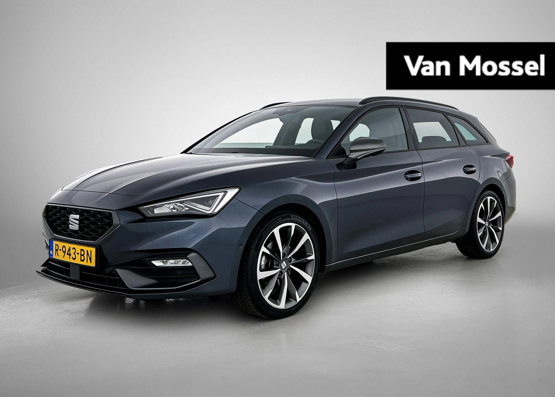 SEAT Leon met kenteken R-943-BN – autofoto 2