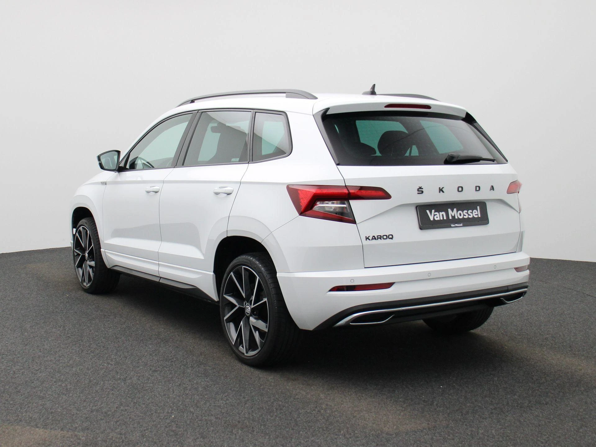 Skoda Karoq met kenteken 45100 – autofoto 3