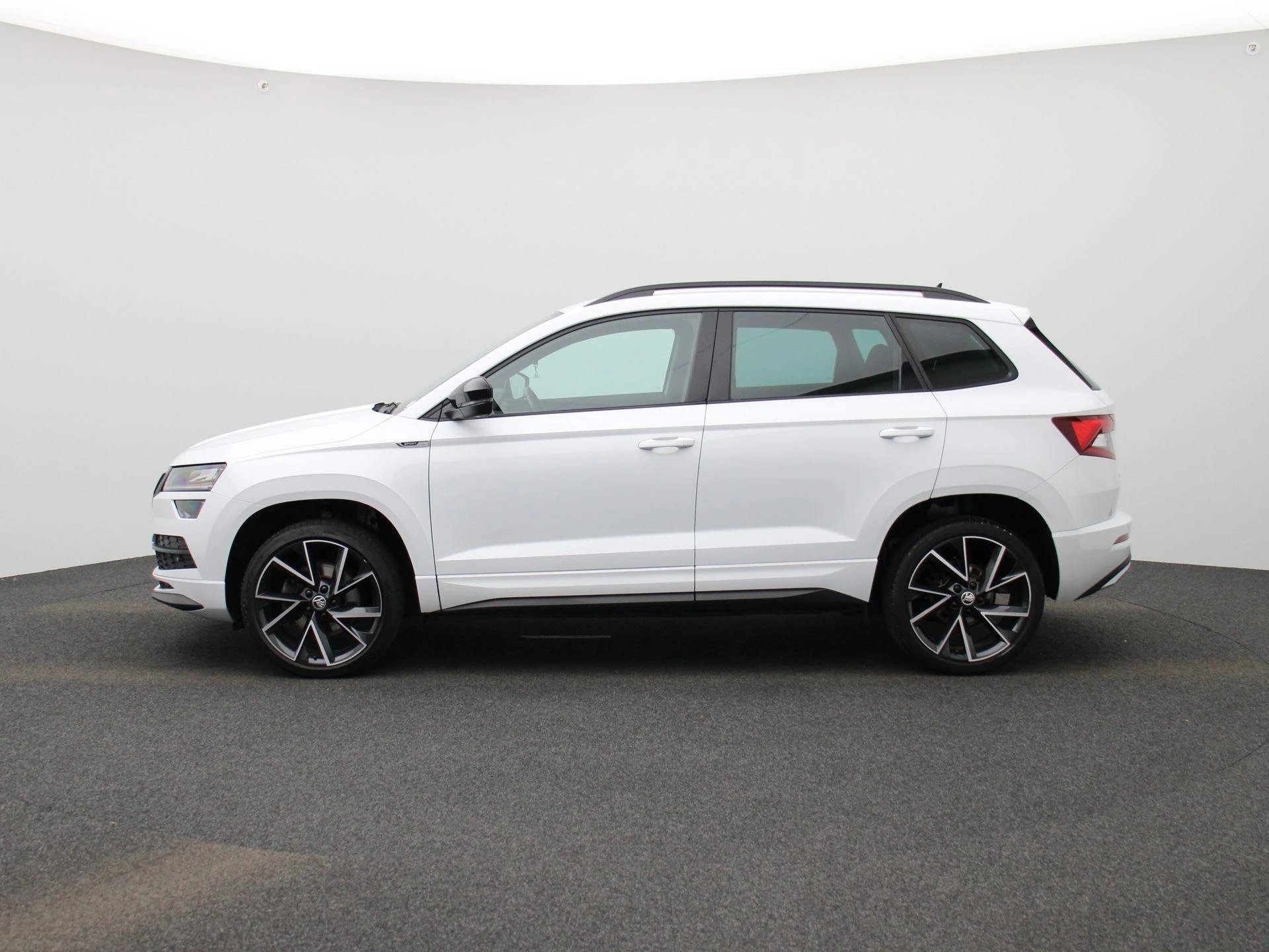 Skoda Karoq met kenteken 45100 – autofoto 5