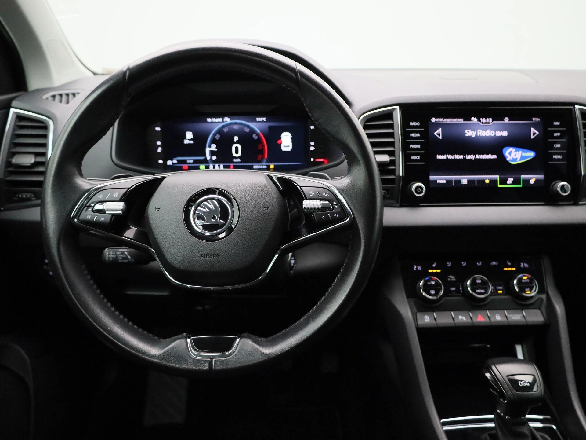 Skoda Karoq met kenteken P-354-DT – autofoto 3