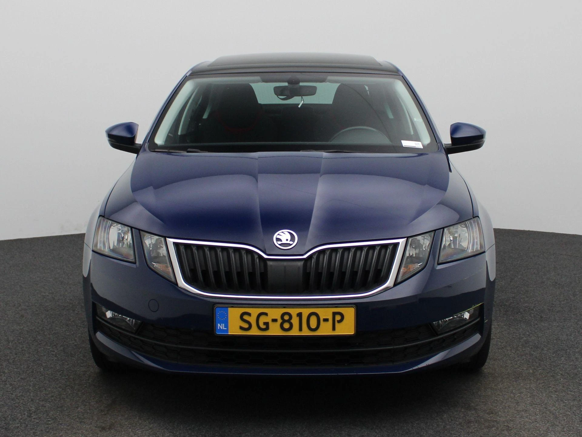 Skoda Octavia met kenteken 48100 – autofoto 4