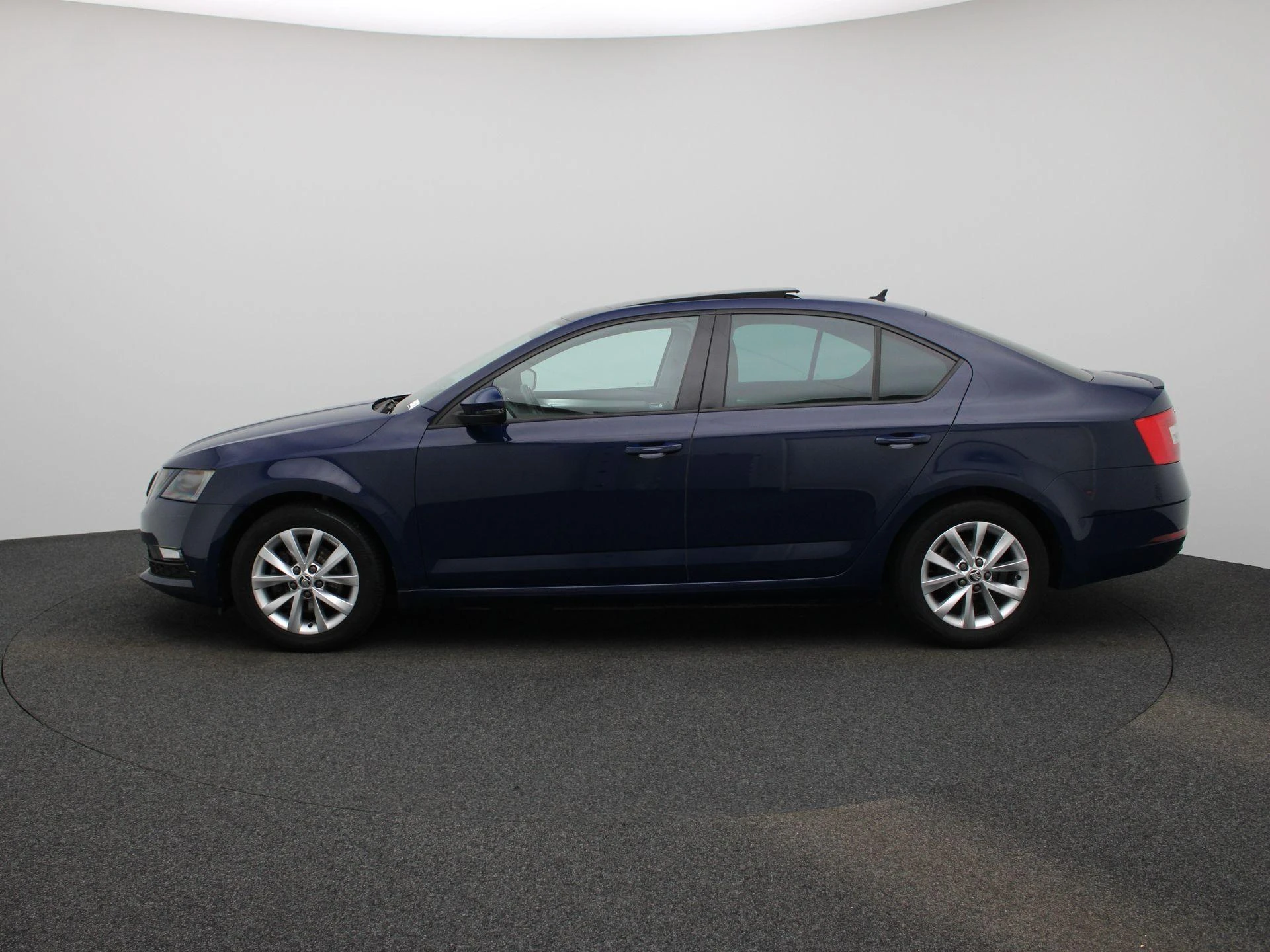 Skoda Octavia met kenteken 48100 – autofoto 5