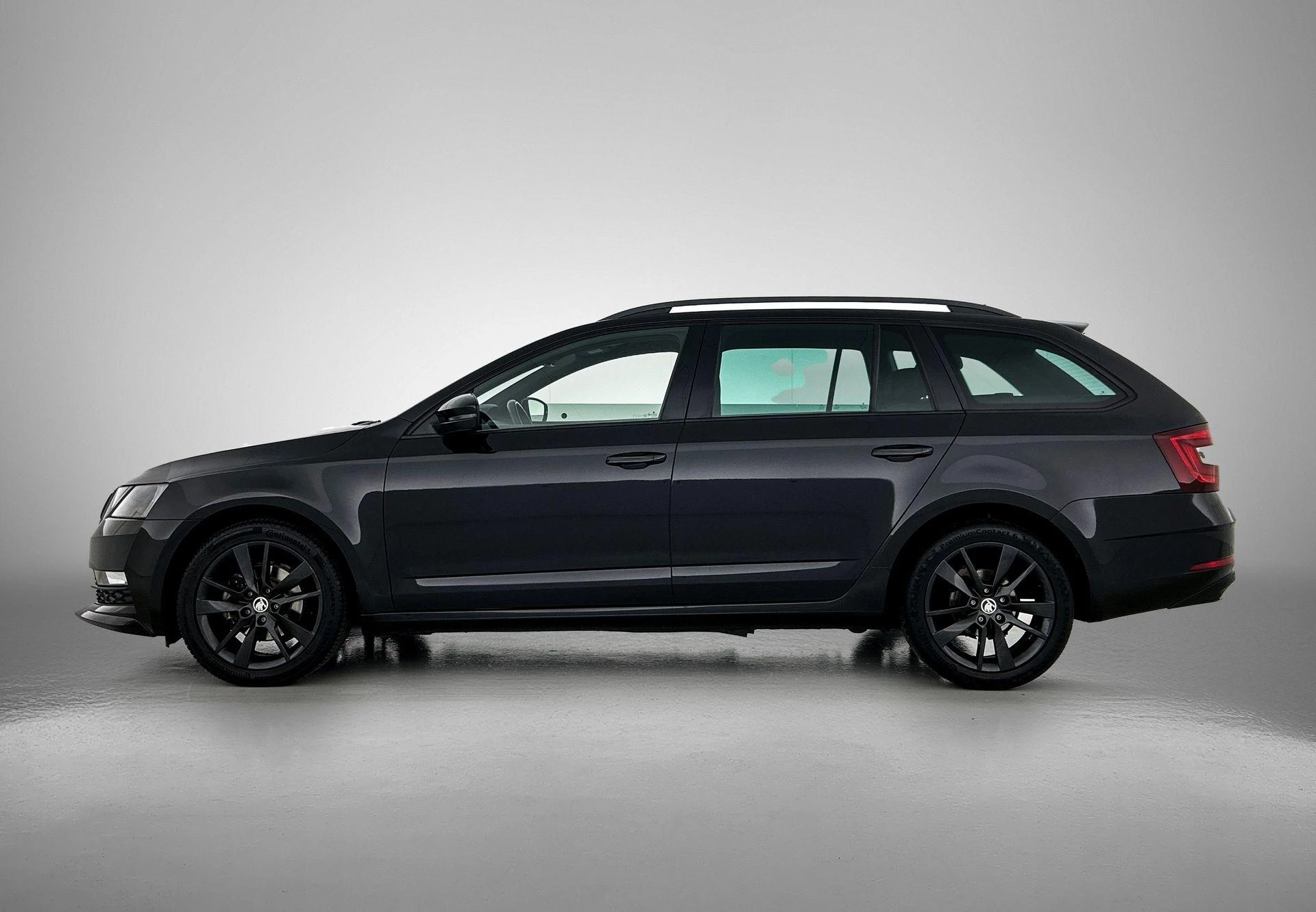 Skoda Octavia met kenteken 56100 – autofoto 4