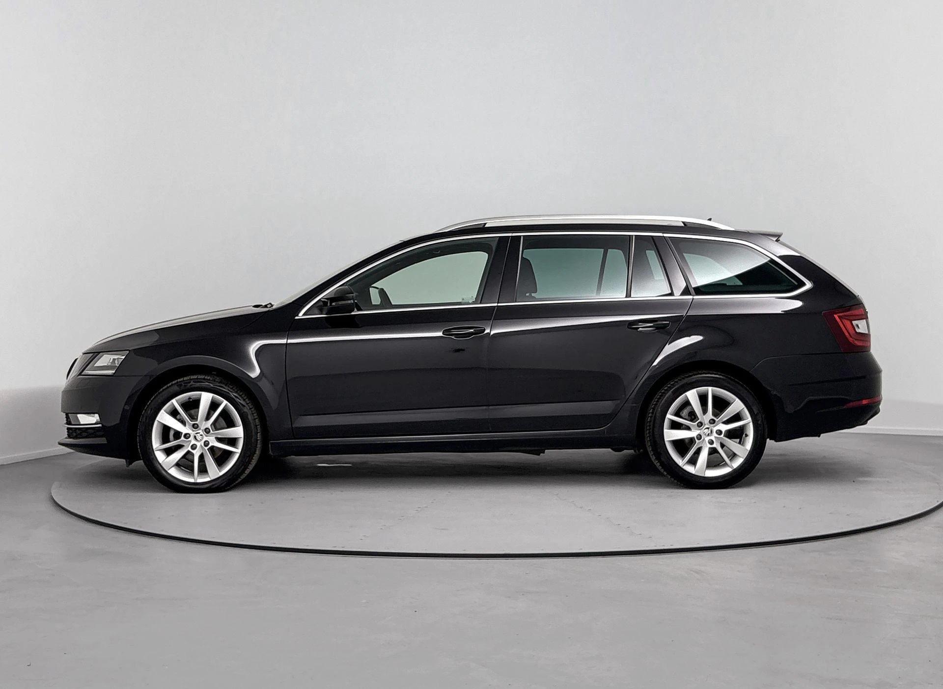 Skoda Octavia met kenteken 64100 – autofoto 4