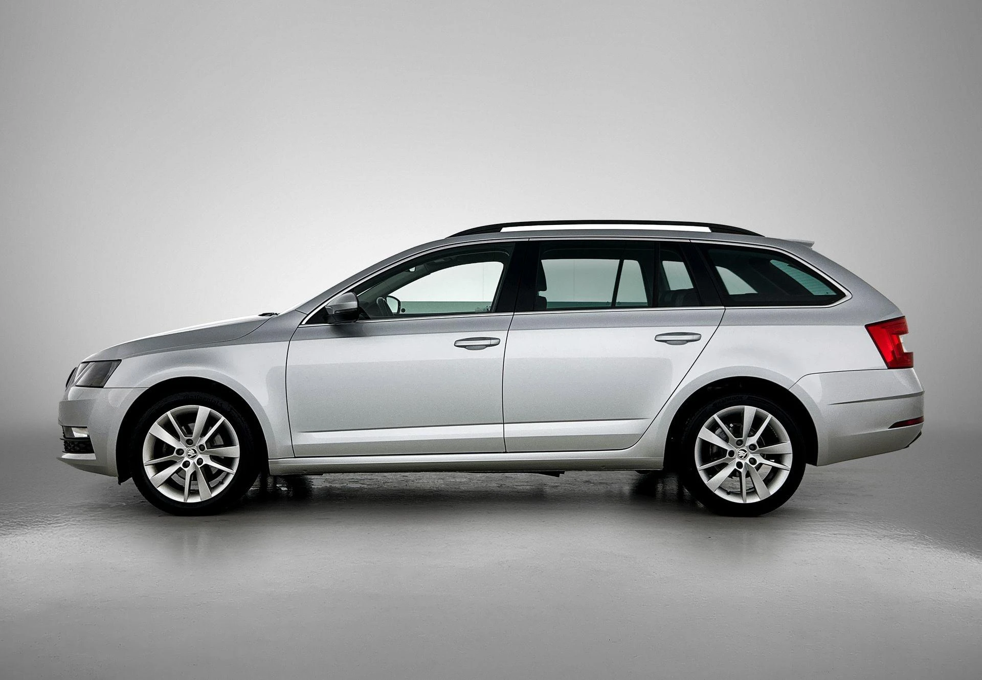 Skoda Octavia met kenteken 64100 – autofoto 4