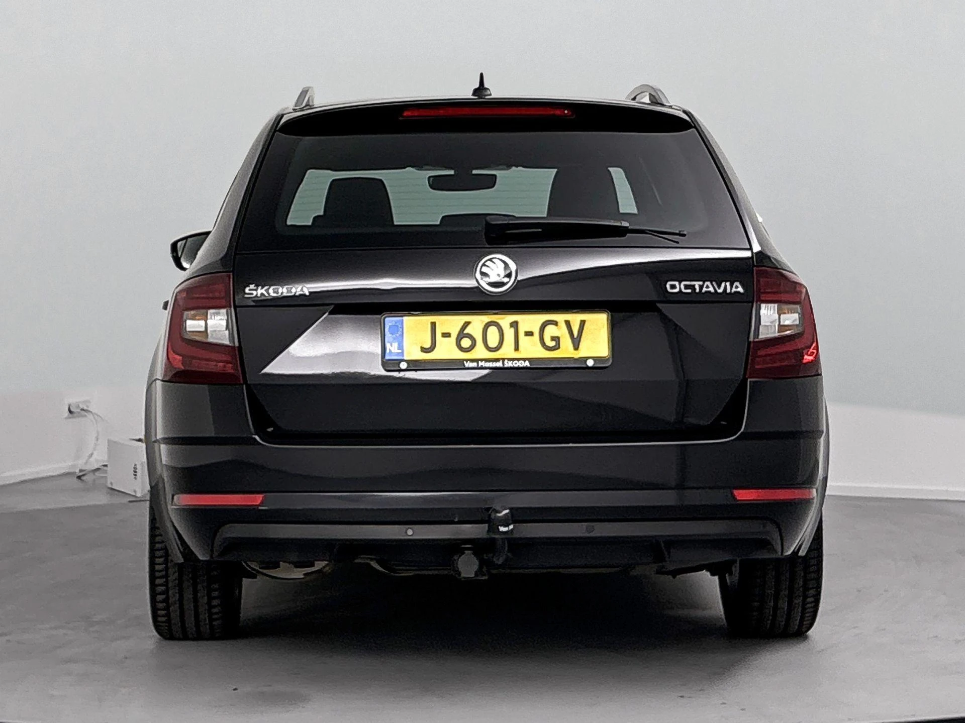 Skoda Octavia met kenteken 64100 – autofoto 5