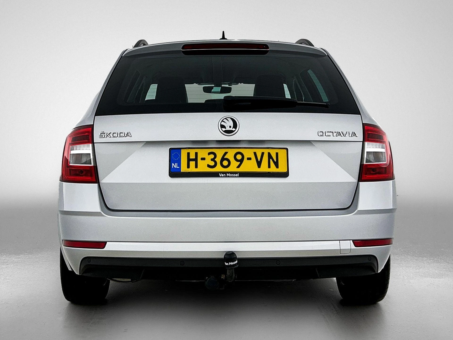 Skoda Octavia met kenteken 64100 – autofoto 5