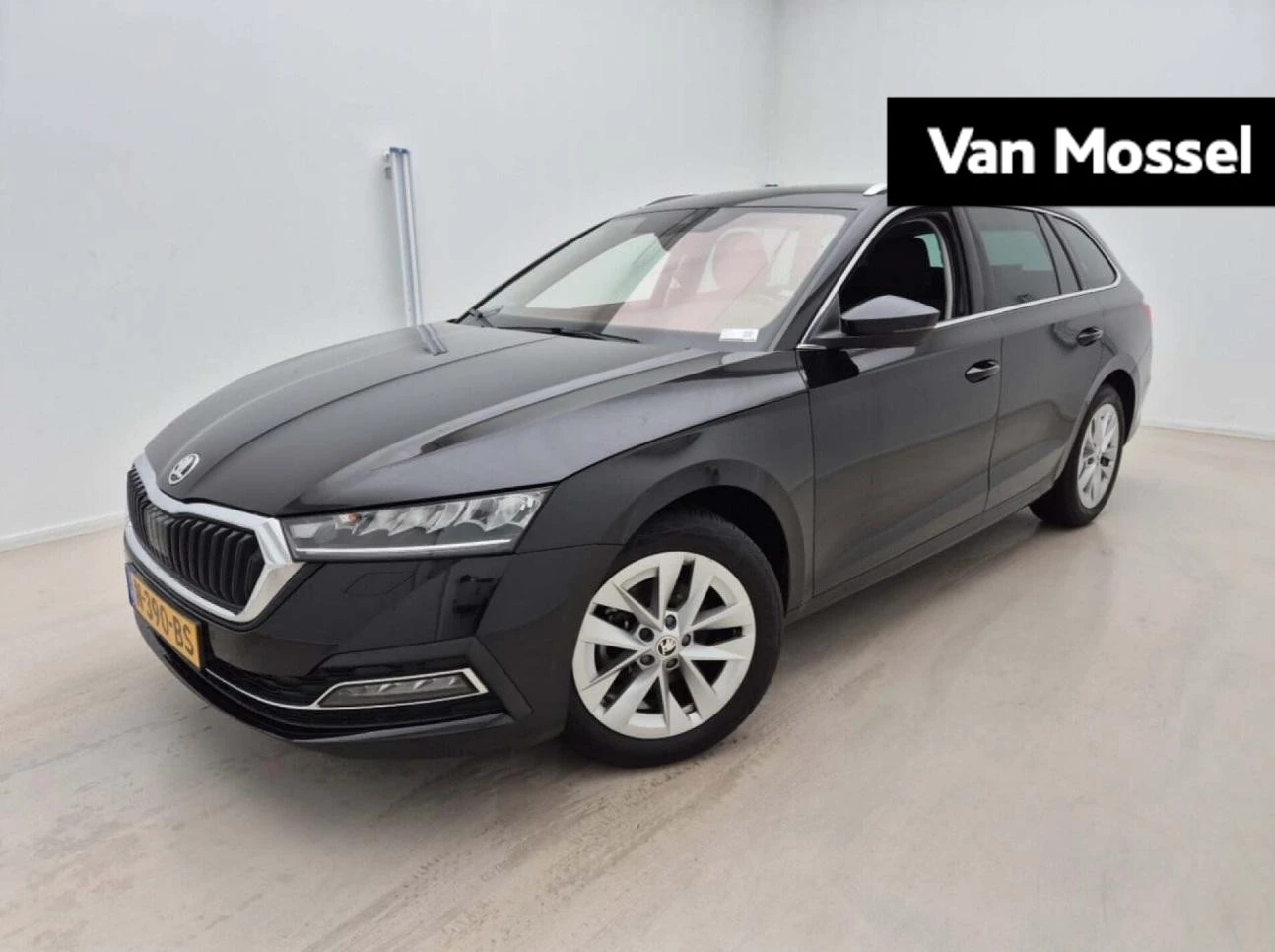 Skoda Octavia met kenteken N-390-BS – autofoto 2