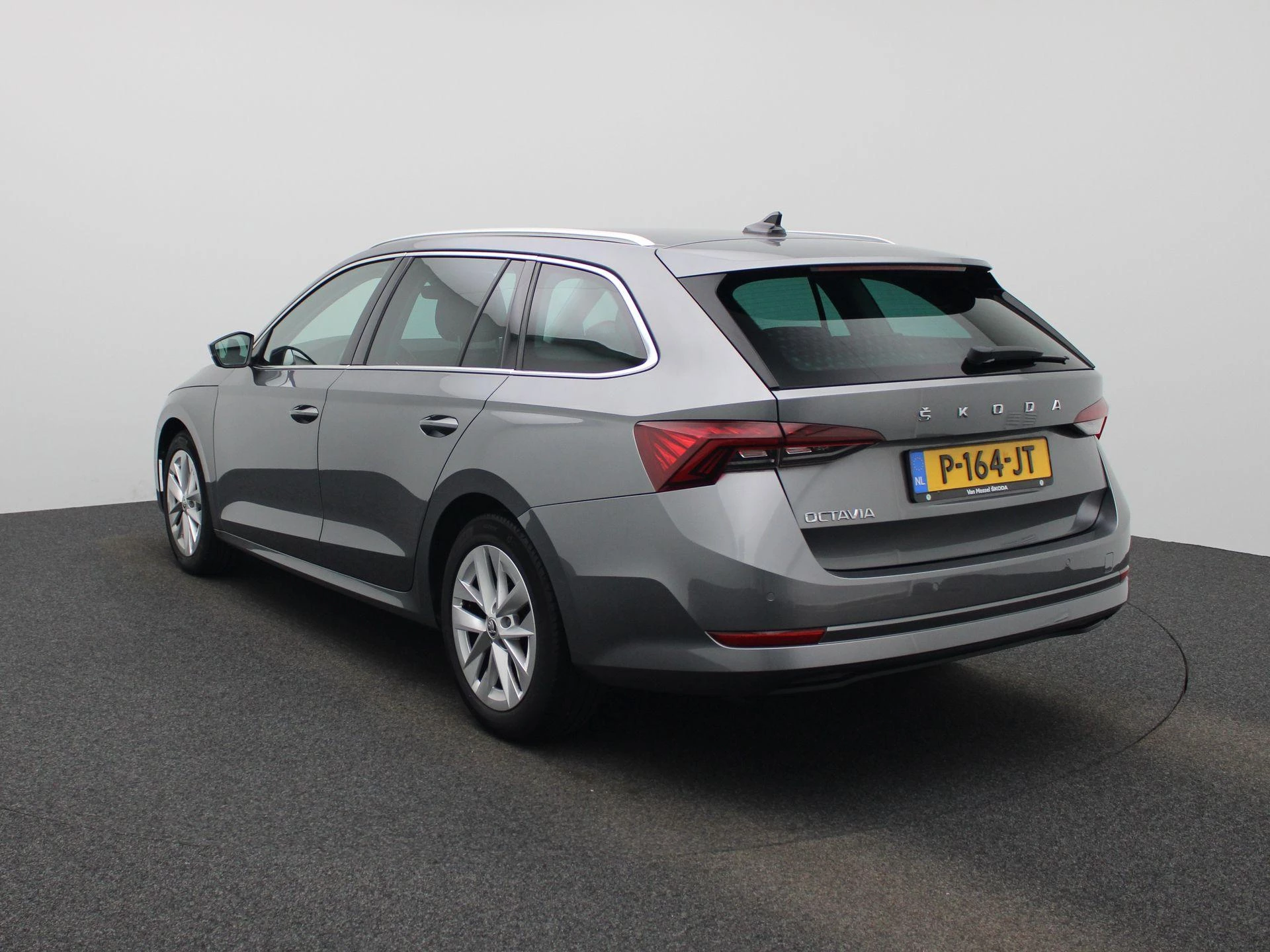 Skoda Octavia met kenteken P-164-JT – autofoto 3